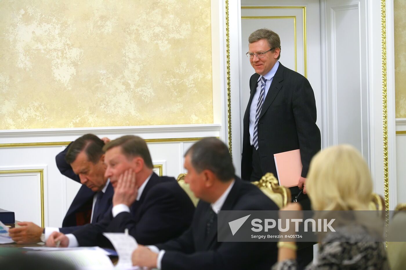 Vladimir Putin holds meeting of government presidium
