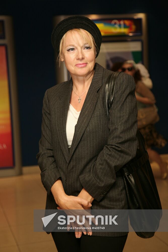 Actress Yelena Kondulainen