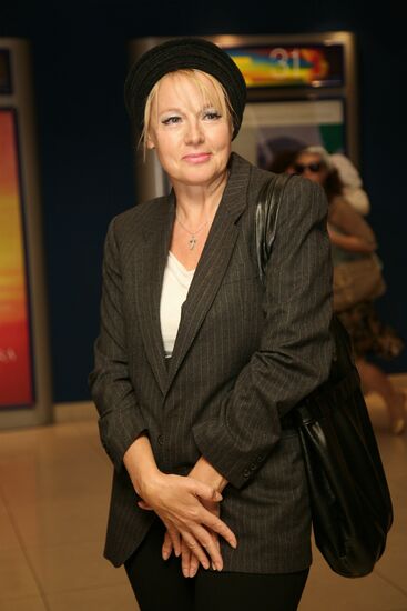 Actress Yelena Kondulainen