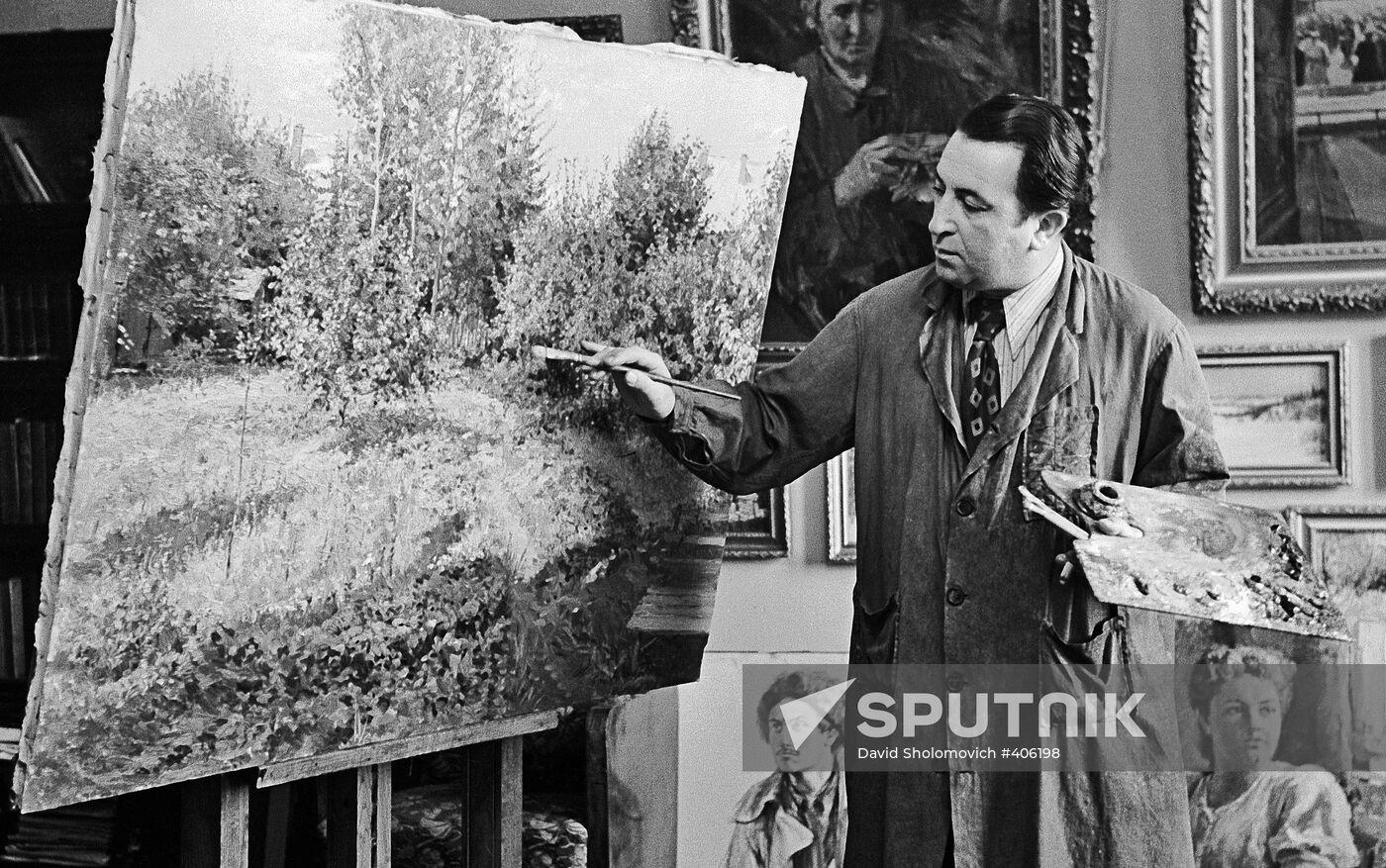 Soviet artist Nalbandyan at work