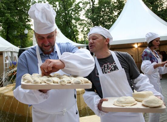 Gorky Film Studio holds dumpling party at Moscow Film Festival