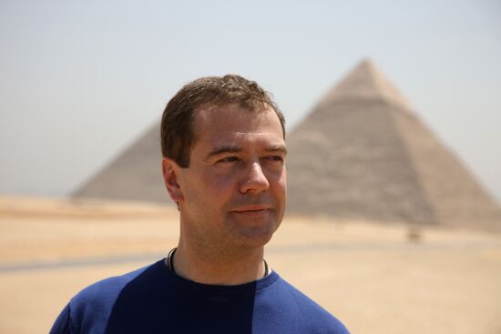 Dmitry Medvedev wraps up day 2 of his official visit to Egypt