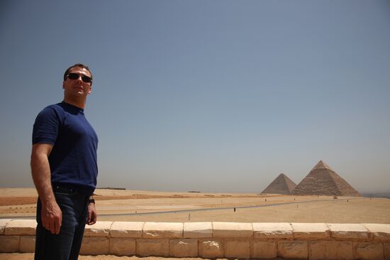 Dmitry Medvedev wraps up day 2 of his official visit to Egypt