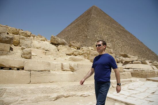 Dmitry Medvedev wraps up day 2 of his official visit to Egypt