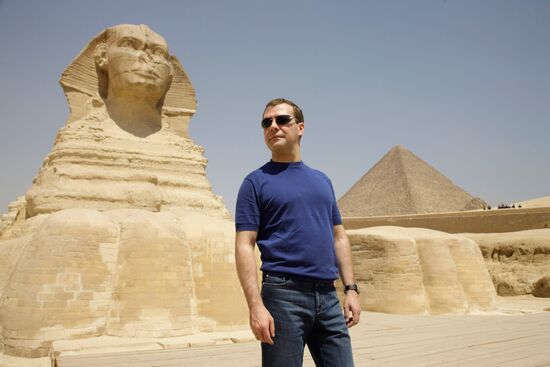Dmitry Medvedev wraps up day 2 of his official visit to Egypt