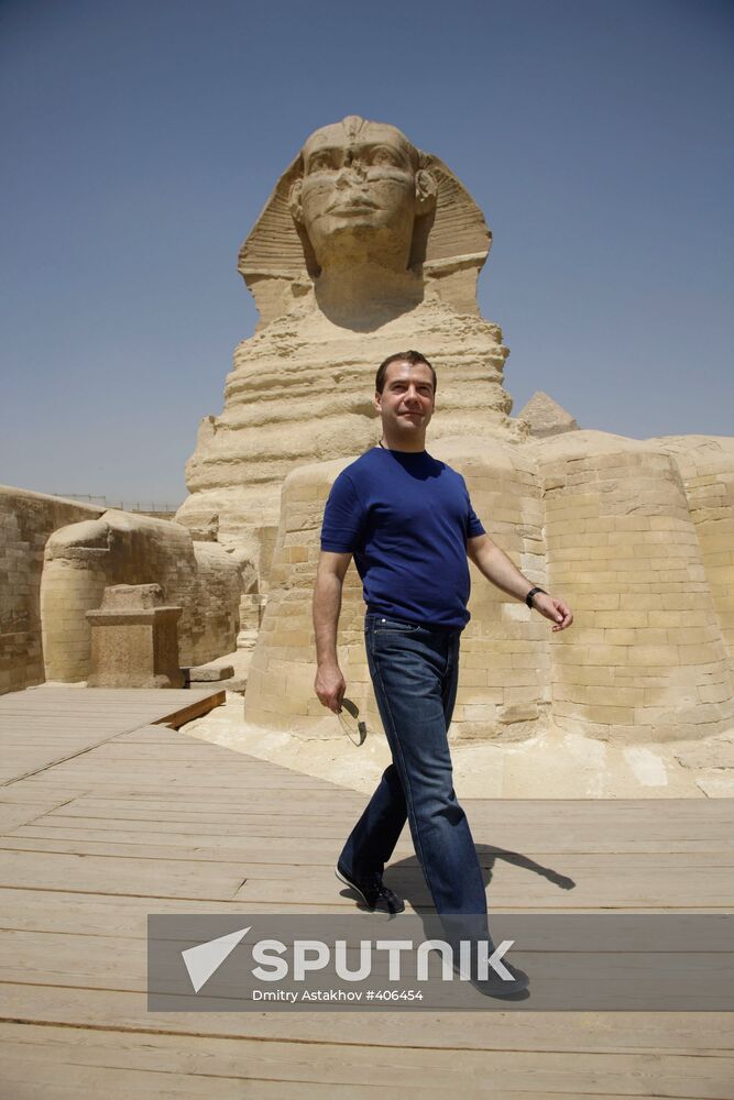 Dmitry Medvedev wraps up day 2 of his official visit to Egypt