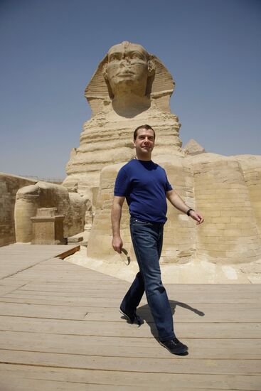 Dmitry Medvedev wraps up day 2 of his official visit to Egypt