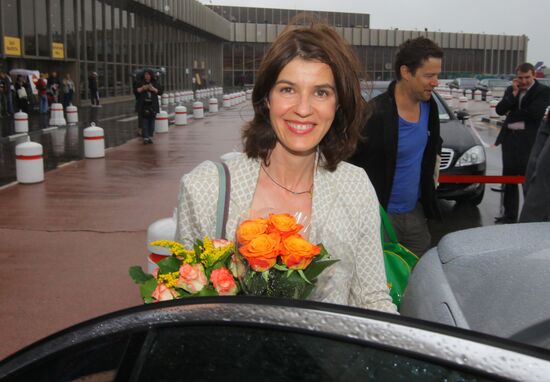 Famous French actress Irene Jacob arrives in Moscow