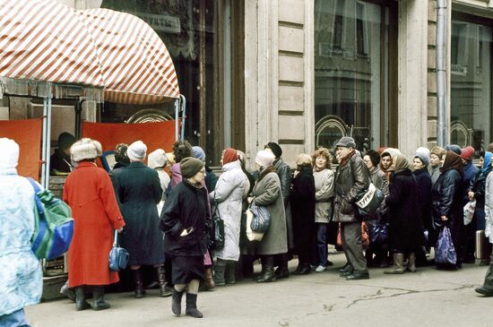 Food lines in Moscow in 1991