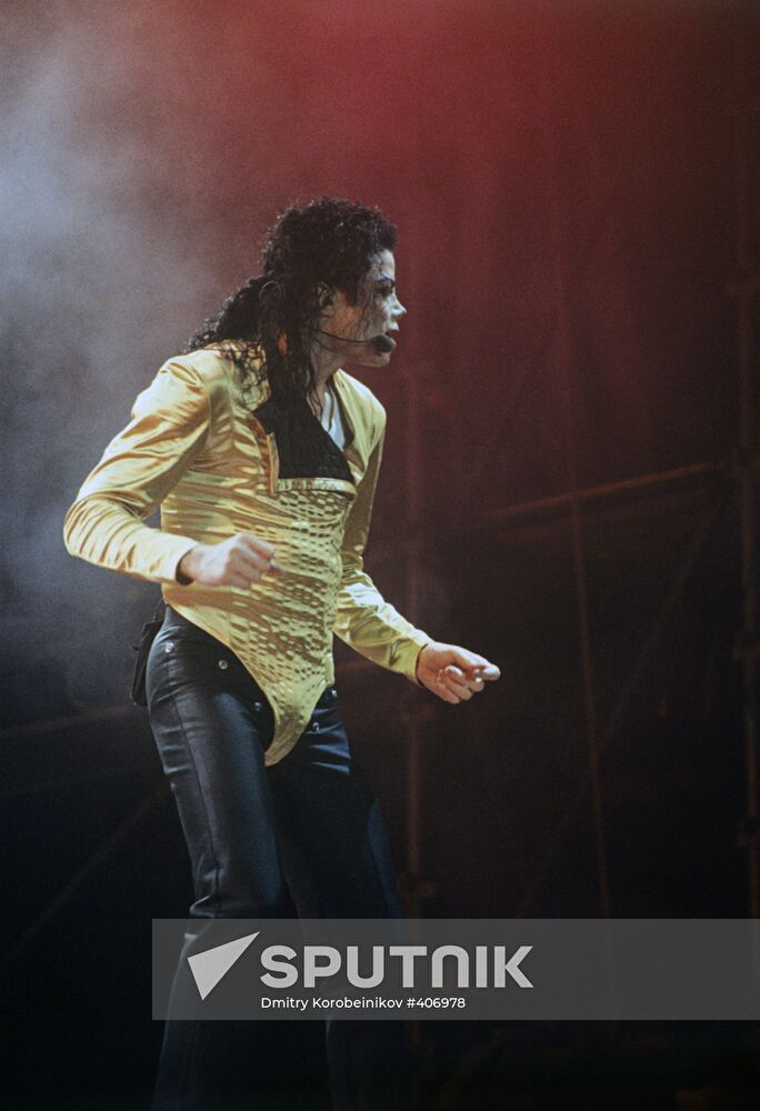 Michael Jackson performing in Moscow in 1993
