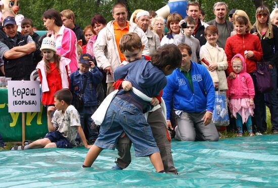Krasnoyarsk's ethnic Tatars and Bashkirs celebrate Sabantui