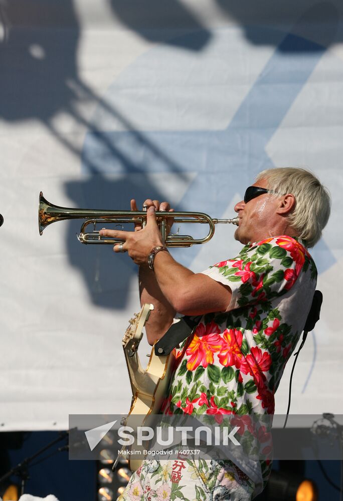 Vopli Vidoplyasova frontman Oleg Skripka performing on stage