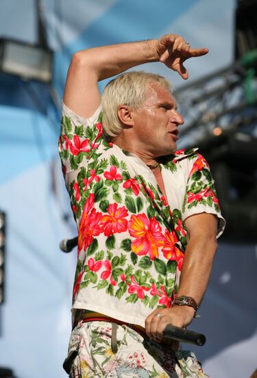 Vopli Vidoplyasova frontman Oleg Skripka performing on stage