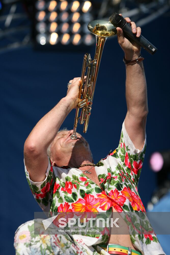 Vopli Vidoplyasova frontman Oleg Skripka performing on stage