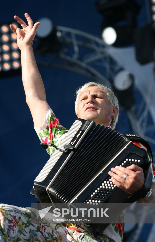 Vopli Vidoplyasova frontman Oleg Skripka performing on stage