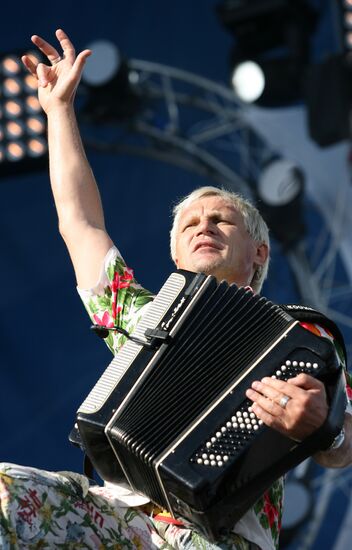 Vopli Vidoplyasova frontman Oleg Skripka performing on stage