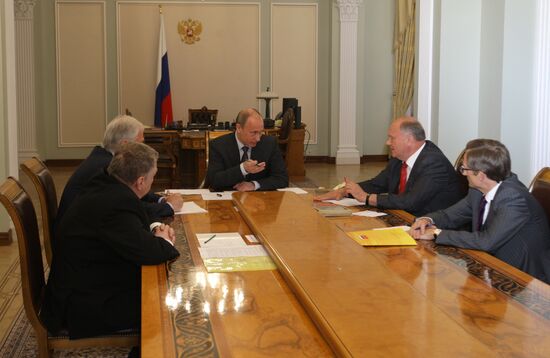 Vladimir Putin holds meeting with leaders of State Duma parties
