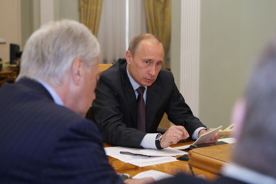 Vladimir Putin holds meeting with leaders of State Duma parties