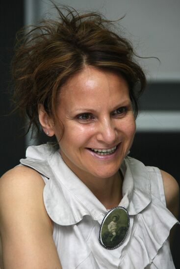 News conference. Family-dynasty festival