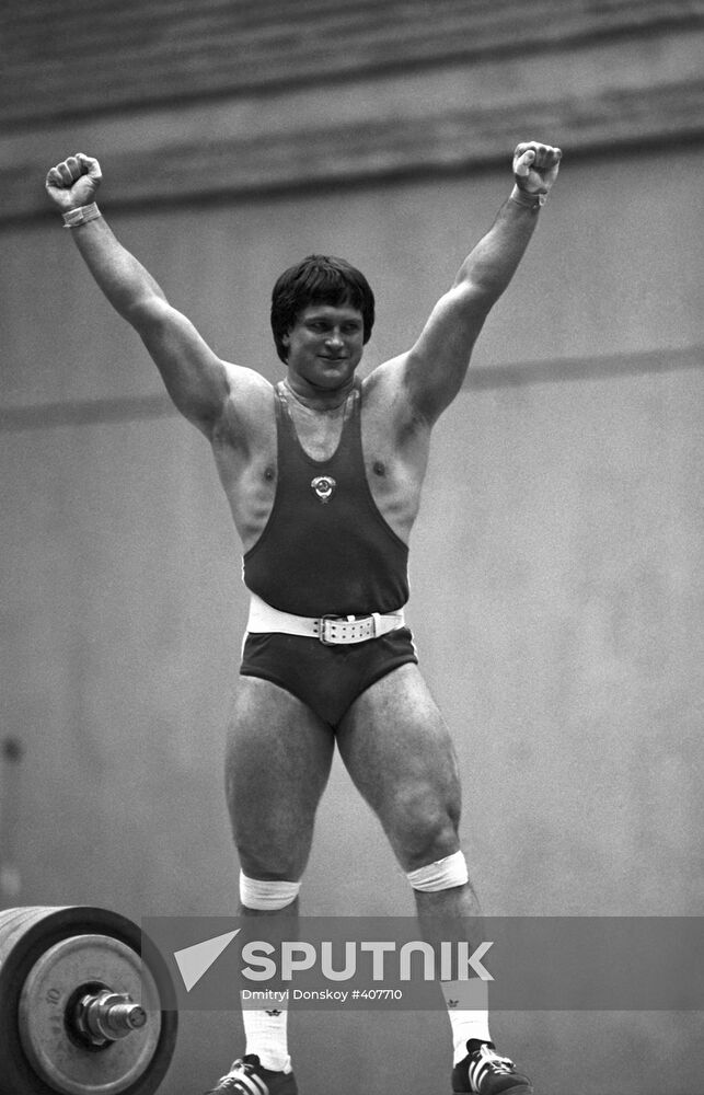 World champion Vyacheslav Klokov (USSR, 110 kilos)