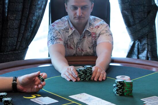 Sports poker at the PokerMoscow school