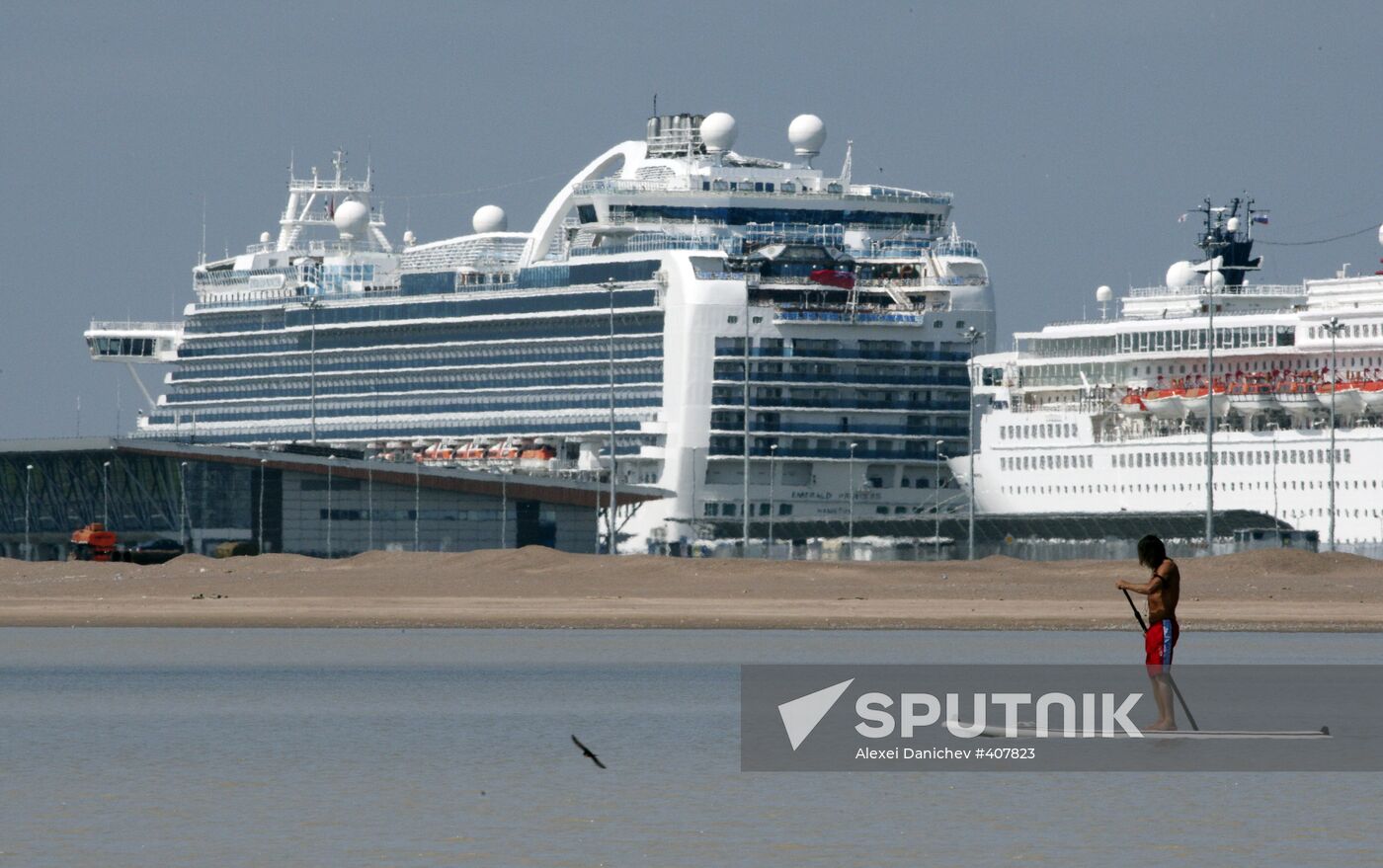 Cruise liner with swine flu outbreak arriving in St. Petersburg