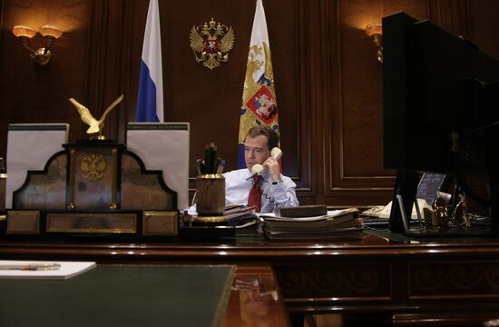Dmitry Medvedev has telephone conversation with Barack Obama