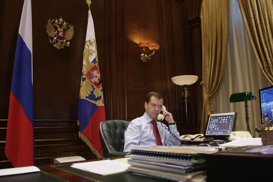 Dmitry Medvedev has telephone conversation with Barack Obama