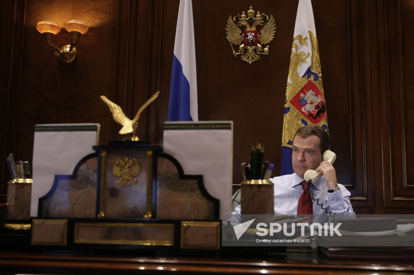 Dmitry Medvedev has telephone conversation with Barack Obama