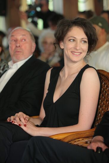 Presenting Kumir Awards