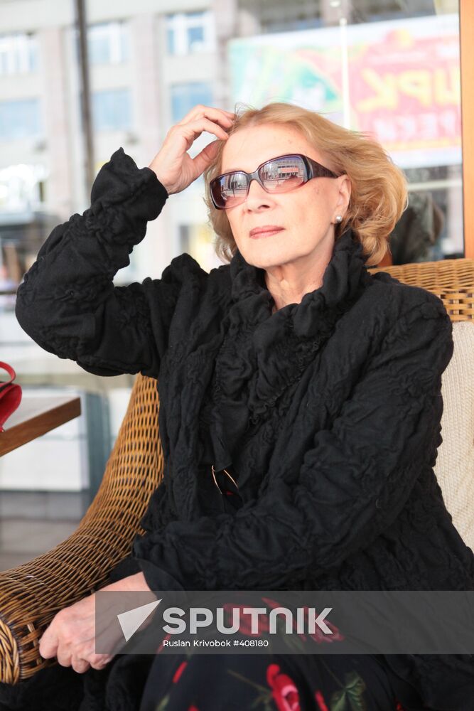 Alla Demidova attending Kumir actor awards ceremony