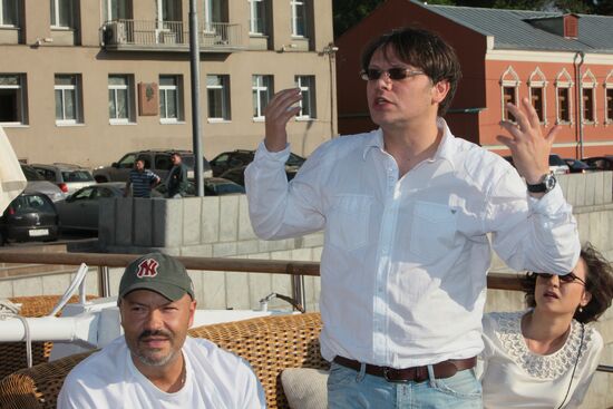 Fyodor Bondarchuk and Valery Todorovsky attend awards ceremony