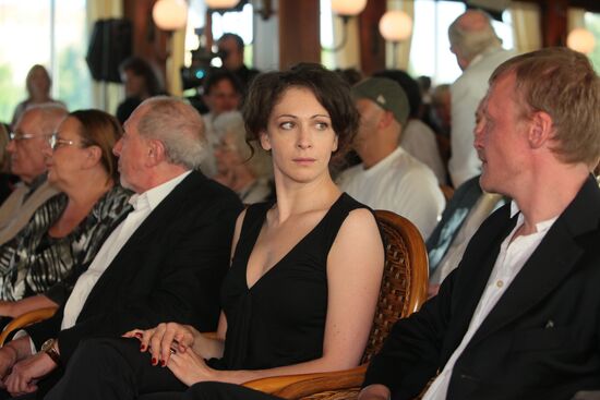 Kseniya Rappoport attending Kumir actor awards ceremony