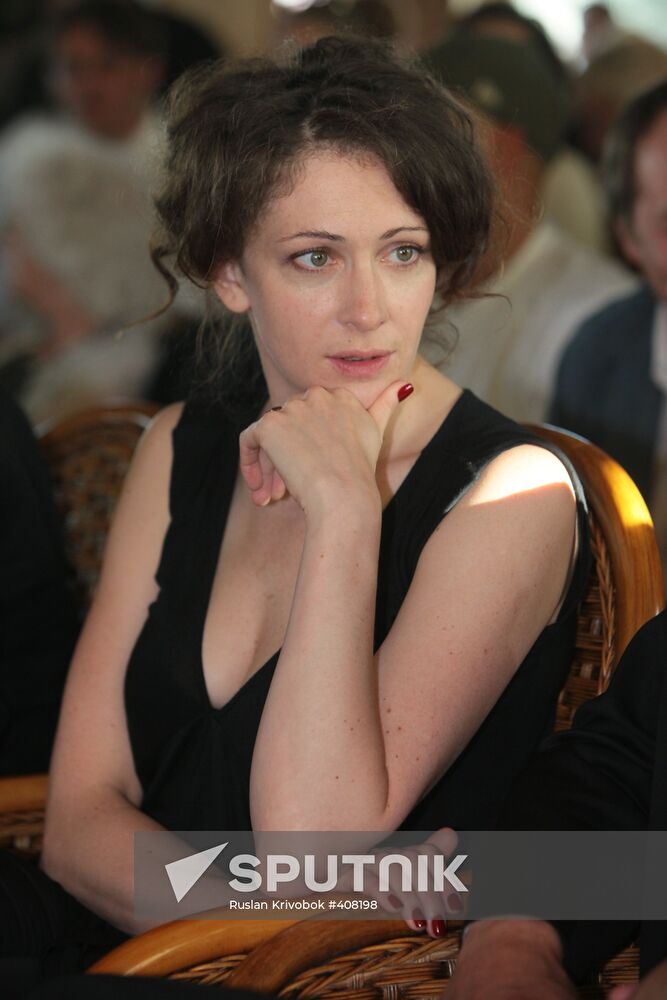 Kseniya Rappoport attending Kumir actor awards ceremony