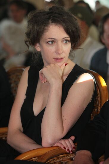 Kseniya Rappoport attending Kumir actor awards ceremony