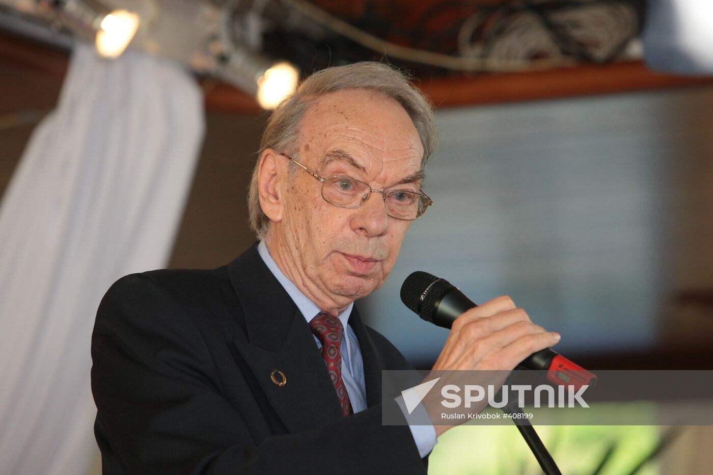 Alexei Batalov attending Kumir actor awards ceremony