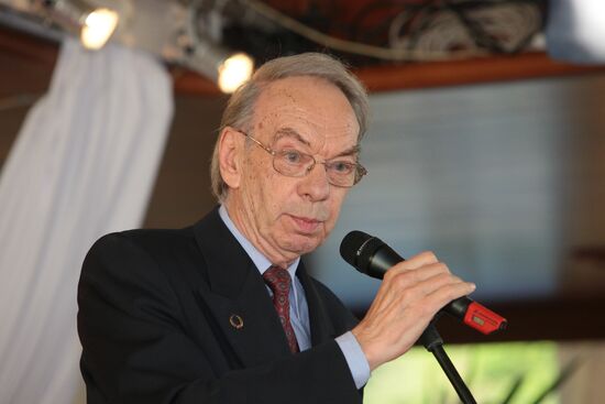 Alexei Batalov attending Kumir actor awards ceremony