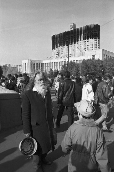 October 5, 1993. Near the House of Soviets in Moscow