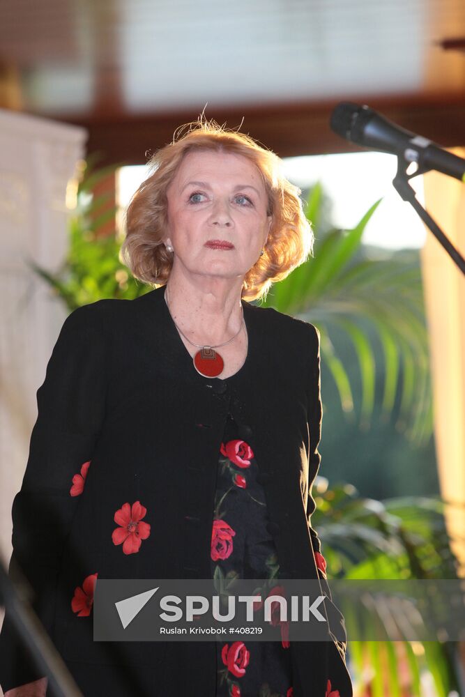 Alla Demidova attending Kumir actor awards ceremony