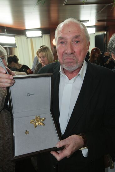 Sergei Yursky attending Kumir actor awards ceremony