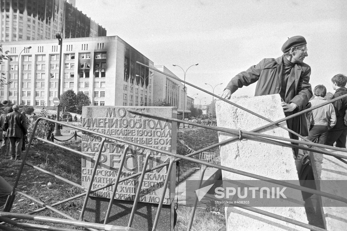 Muscovites removing obstacles