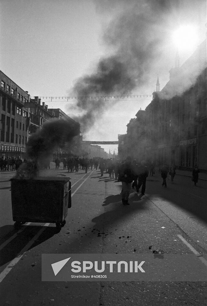 October 4, 1993. 12.30 p.m. Tverskaya Street in Moscow