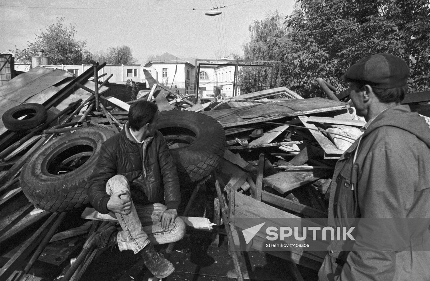 Barricade erected by supporters of Boris Yeltsin