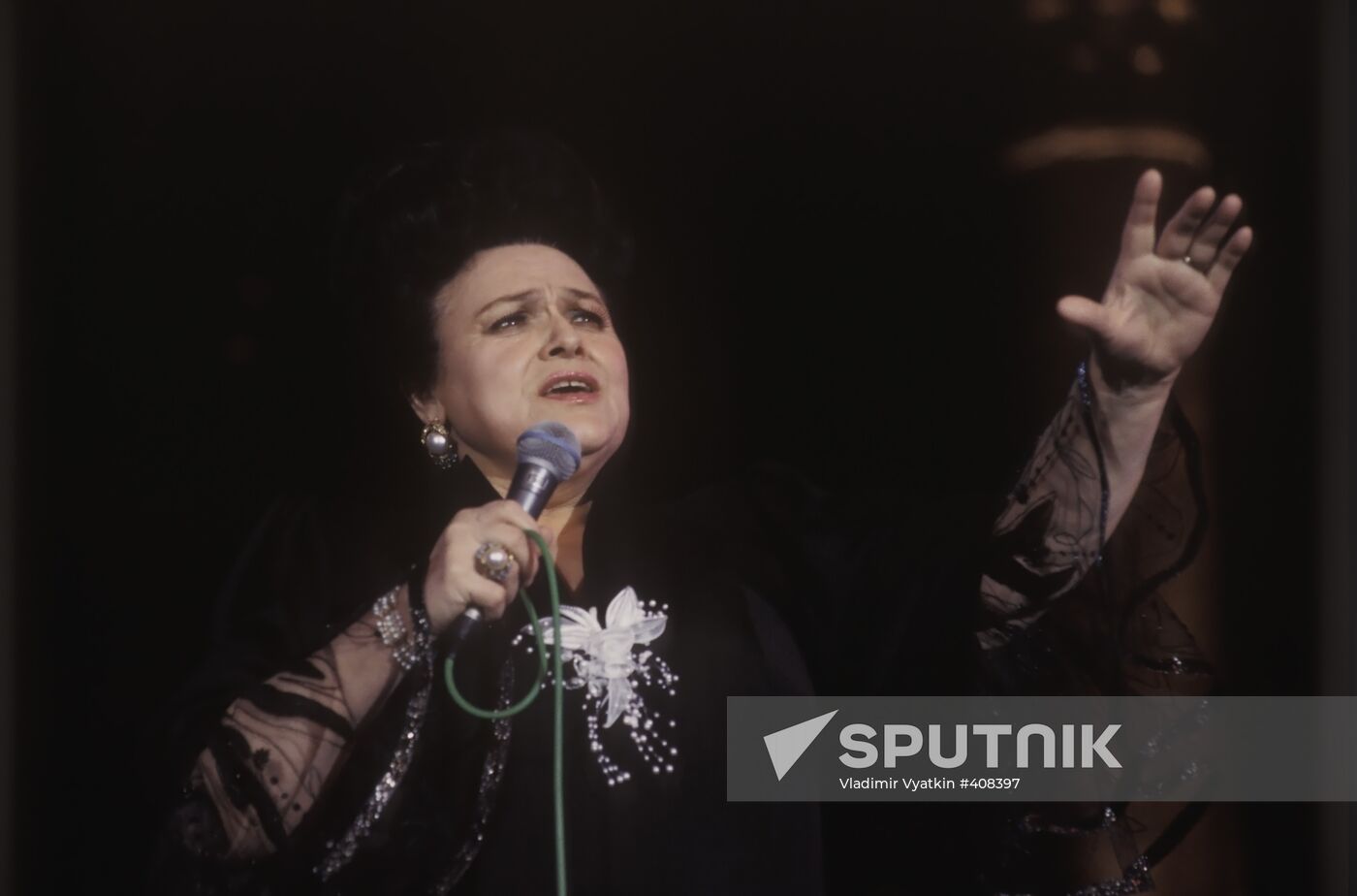 Lyudmila Zykina sings
