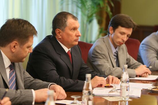 Igor Sechin meeting with Taner Yildiz