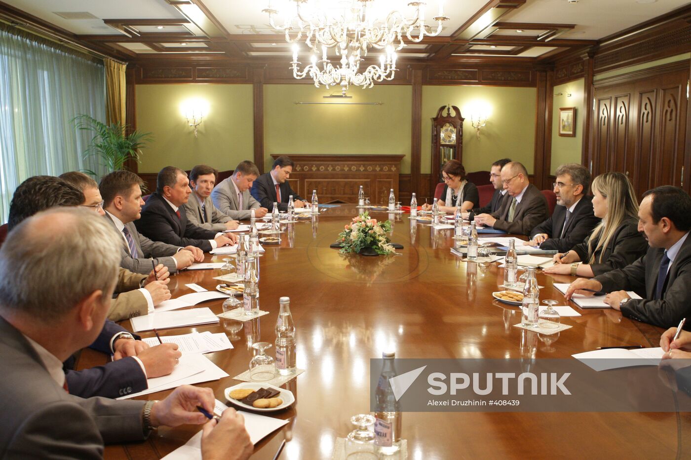 Igor Sechin meeting with Taner Yildiz