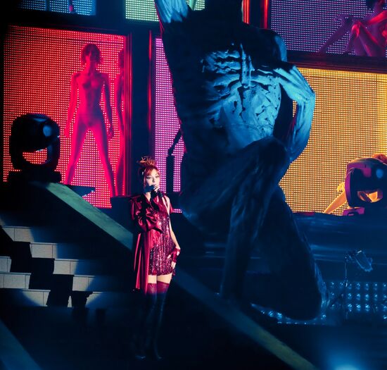 Mylène Farmer gives concert in Moscow