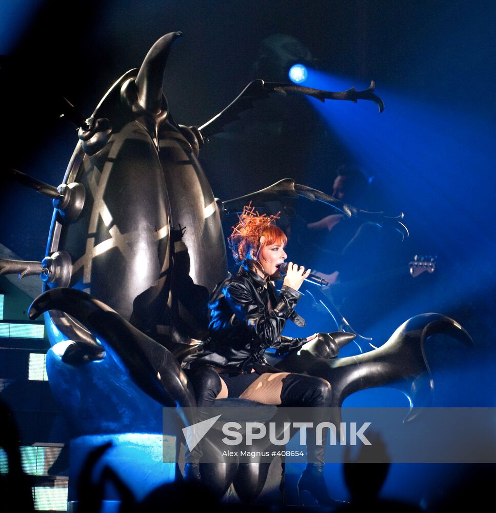 Mylène Farmer gives concert in Moscow