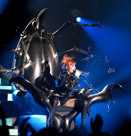 Mylène Farmer gives concert in Moscow
