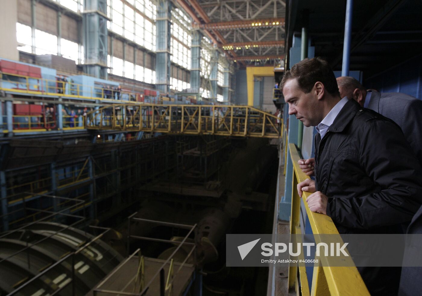 President Dmitry Medvedev, foreground, visiting production association Sevmash in Severodvinsk on July 2, 2009. Location: Russia, Arkhangelsk region, Severodvynsk. Author: Dmitry Astakhov/Sputnik. Dmitry Medvedev's visit to North-Western Federal District